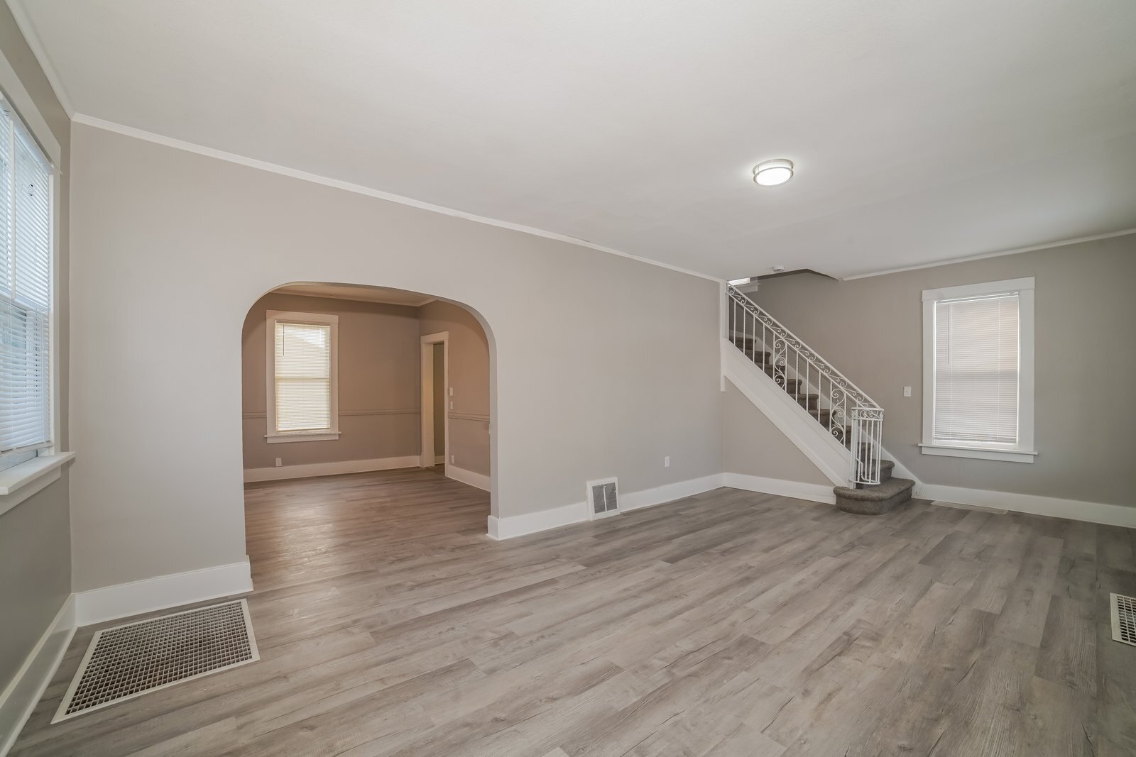 Building Photo - 1946 N Sheridan Rd