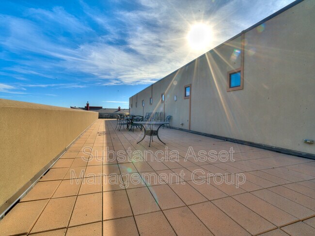 Building Photo - 444 N Central Ave