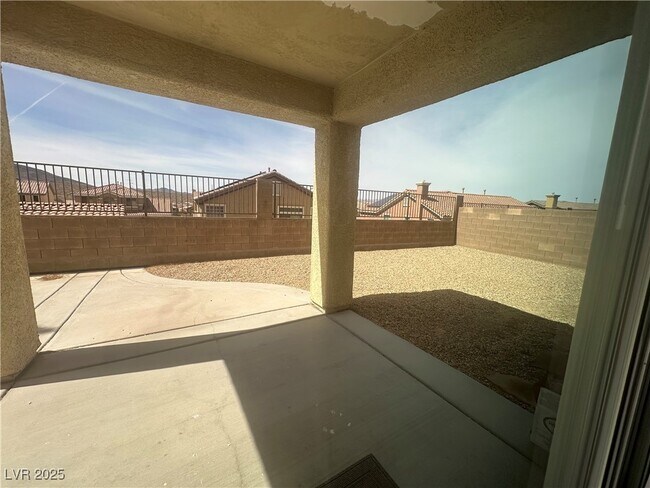 Building Photo - 2767 Invermark St
