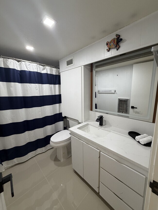 Building Photo - 4302 Ocean Dr