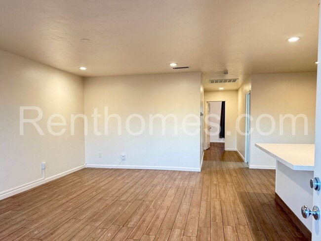 Building Photo - 5034 Baxter St