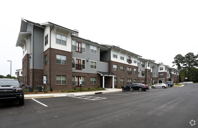 Building Photo - Campus West at Tryon