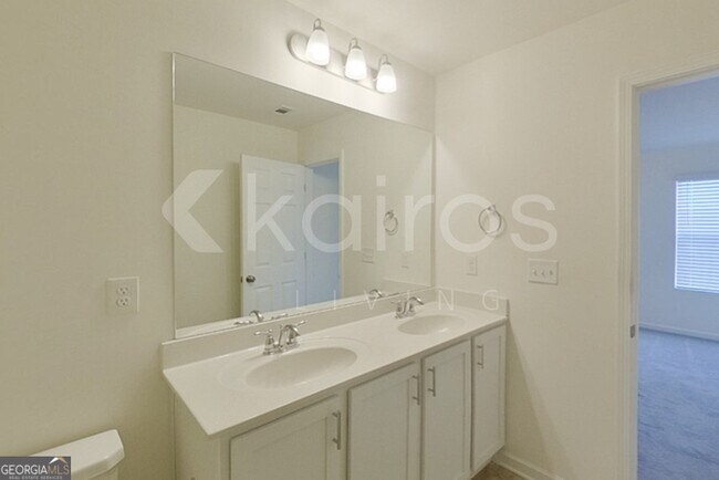 Building Photo - 214 Long Is Dr