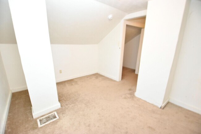 Building Photo - Sunnymeade home in South Bend IN, 3 bedroom 1 bath