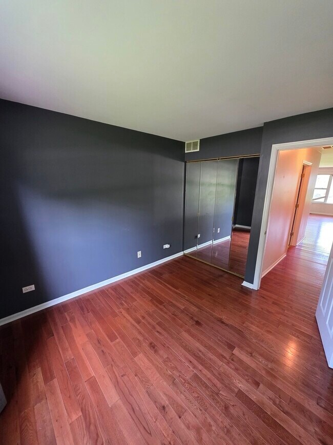 Building Photo - 408 Woodview Cir
