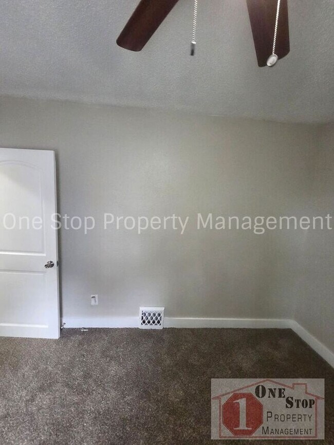 Building Photo - Beautiful 4 Bedroom 2 Bathroom in Kansas City!