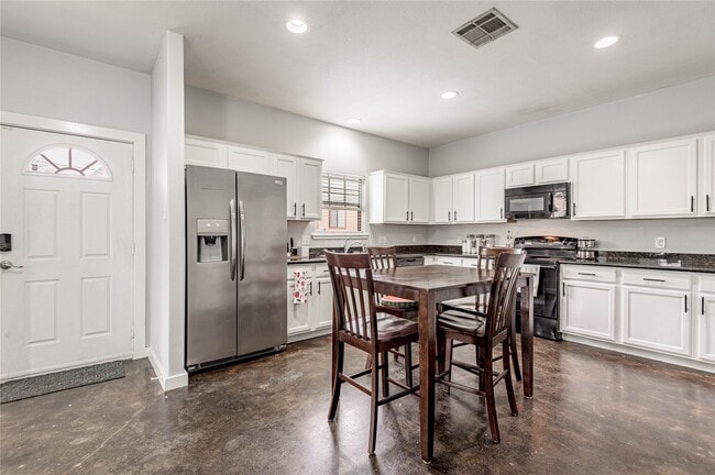 Building Photo - 3122 Molly Dr