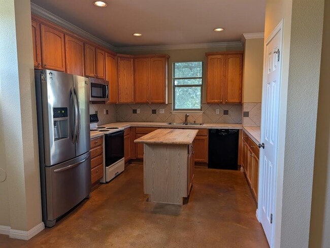 Building Photo - 1403 Cuernavaca Dr N