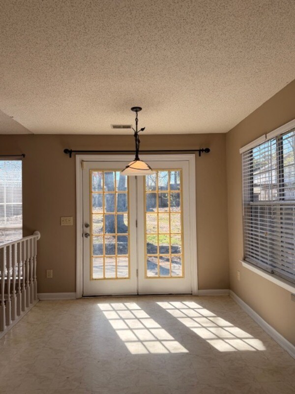 Building Photo - 229 Stonewood Dr