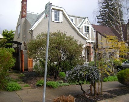 Building Photo - Beautiful, Spacious Rockridge Home!