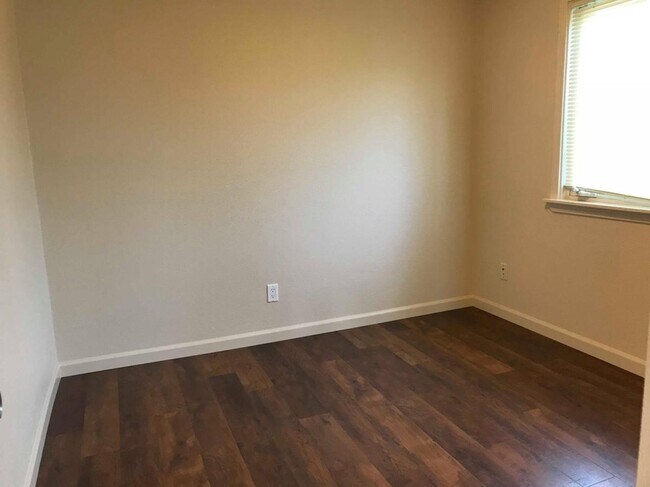 Building Photo - Quarter Deck Apartment