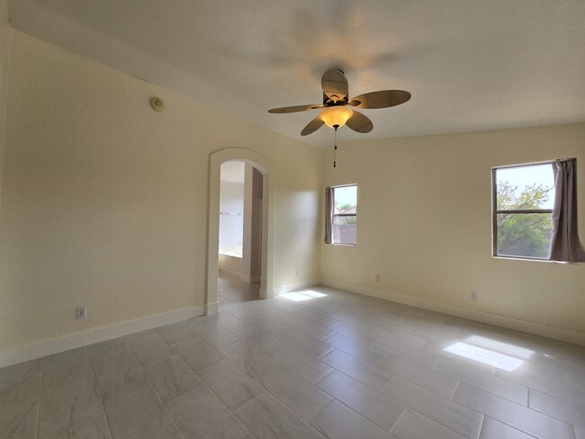 Building Photo - 7980 N Siskiyou Dr