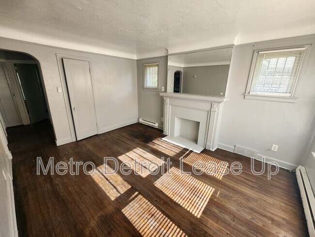 Building Photo - 9516 Wayburn St