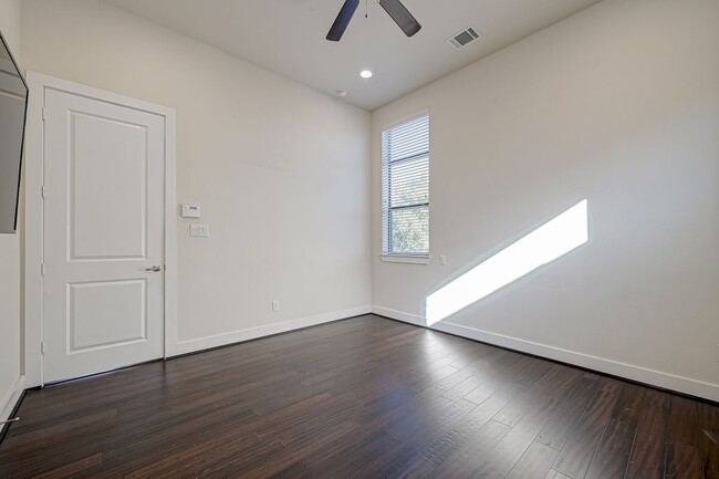 Building Photo - 36 N Hutcheson St