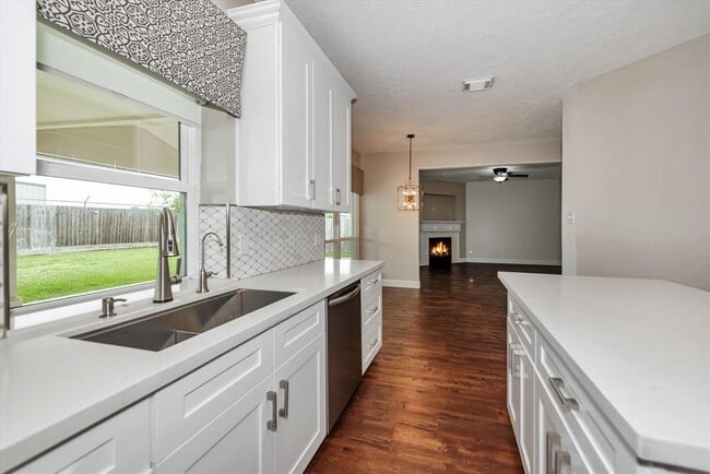 Building Photo - 11634 Peachwood Lake Dr