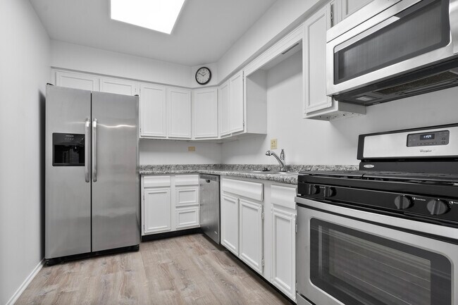Building Photo - 1250 Park Ave W