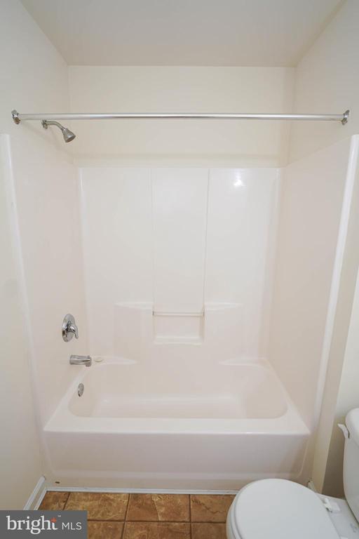 Building Photo - 420 Parkview Ct