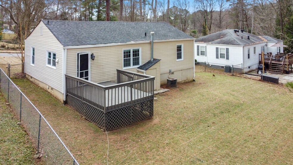 Building Photo - 1044 Ralph Rd NE