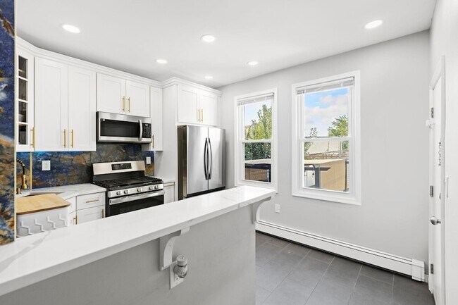 Building Photo - 98 Bergen Ave