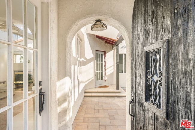 Building Photo - 360 Canon Dr