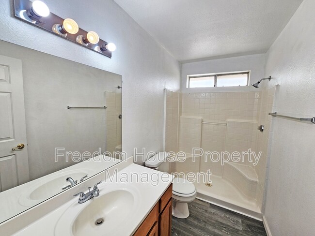 Building Photo - 2321 E Calvada Blvd