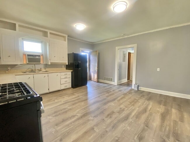 Building Photo - Available now 3 bed 1.5 bath in Slaton