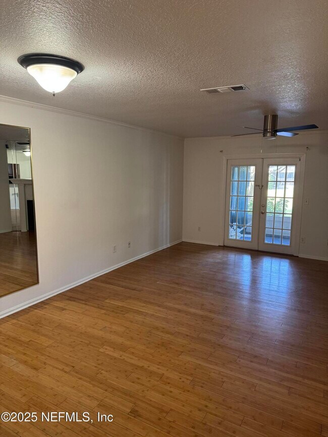 Building Photo - 3801 Crown Point Rd