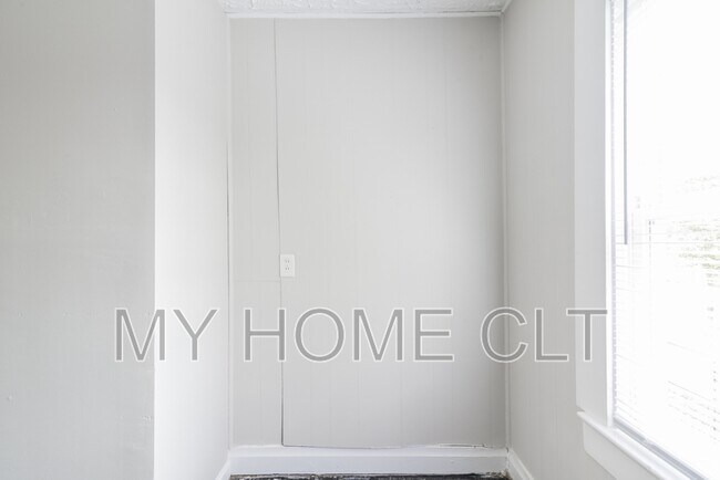 Building Photo - 1017 Holland Ave