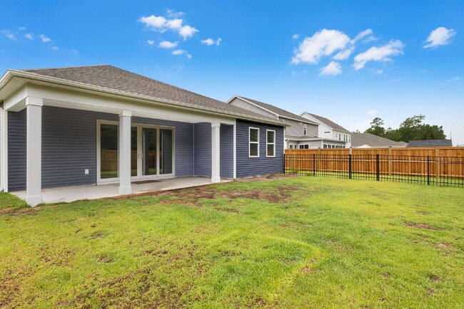 Building Photo - Spacious 4 Bedroom Home in Blake Farm