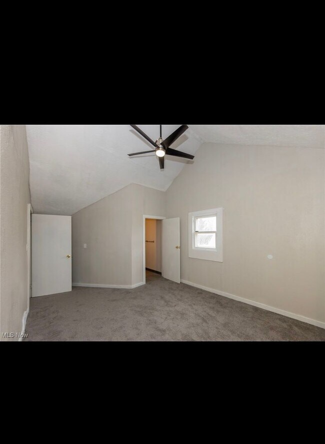 Building Photo - Charming 4-Bedroom Property in Prime Location