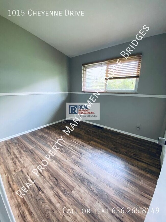 Building Photo - 1015 Cheyenne Dr