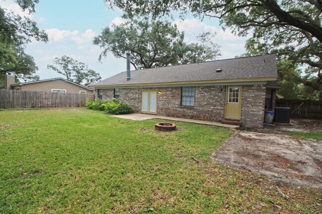 Building Photo - Bay Meadows 3BR Home Near NAS Pensacola with Granite Kitchen & Fenced Backyard