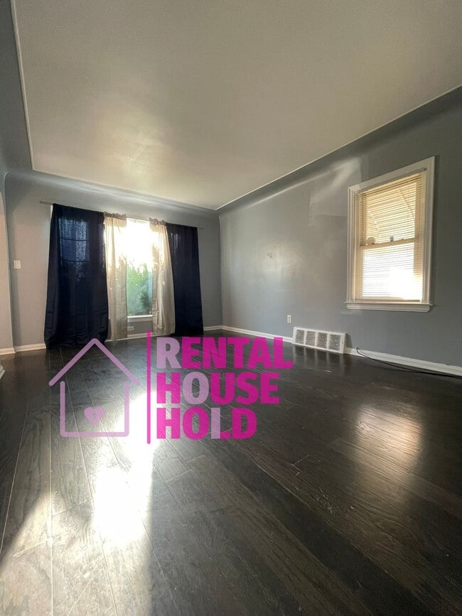 Building Photo - Cozy 3-Bedroom Bungalow for Rent: A Perfec...