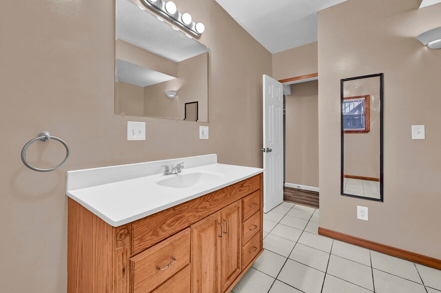 Building Photo - 12401 Fairview Ct