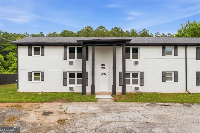 Building Photo - 608 N College Dr