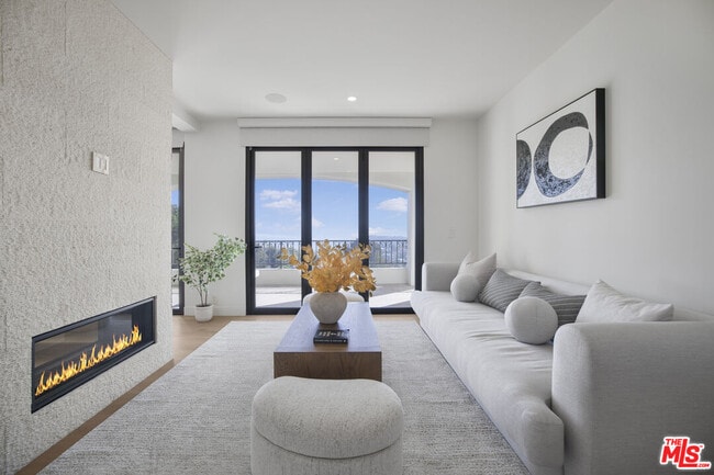 Building Photo - 7212 Mulholland Dr