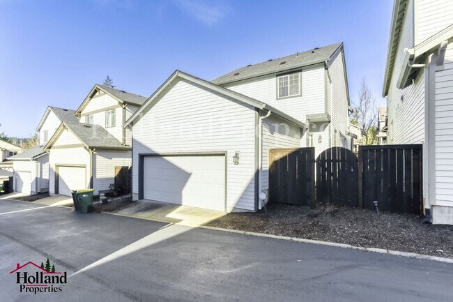Building Photo - 3-Bedroom Beaverton Home with Granite Kitchen Island and Fireplace
