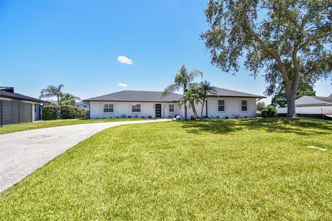 Building Photo - 3913 Fontainebleau Dr