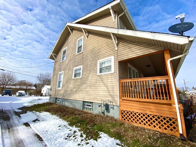 Building Photo - Newly Rehabbed Single Family in Dayton!: N...