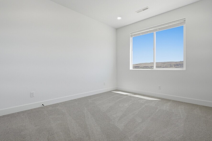 Building Photo - 325 S 1930 W