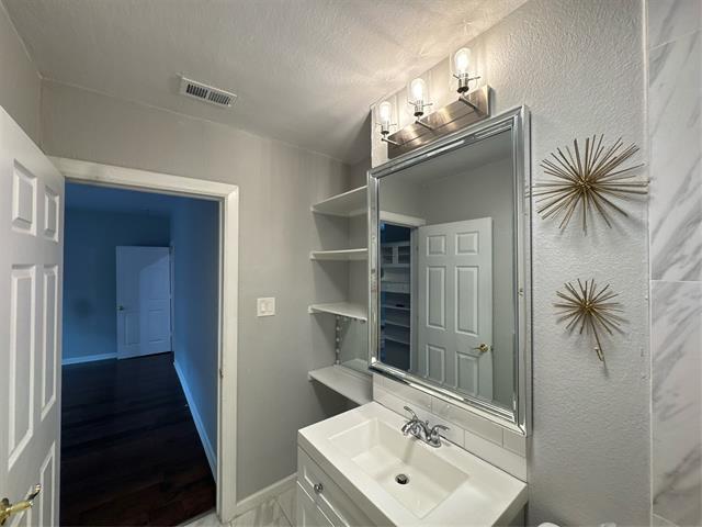 Building Photo - 2215 Washington Ave