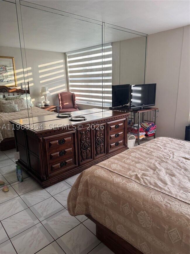 Building Photo - 2899 Collins Ave
