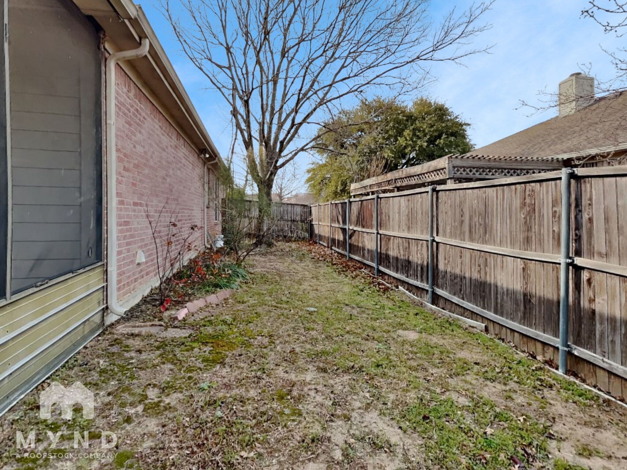 Building Photo - 3941 Overlake Dr