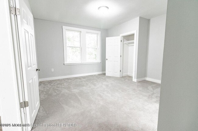 Building Photo - 306 Henley Ave