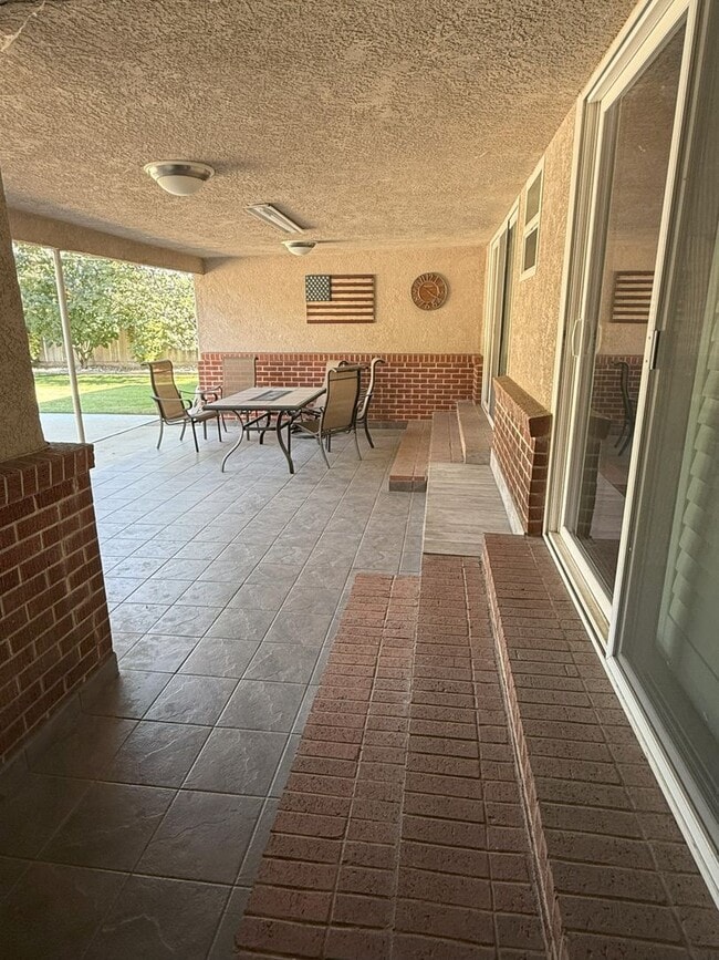 Building Photo - Beautiful Southside Los Banos Rental