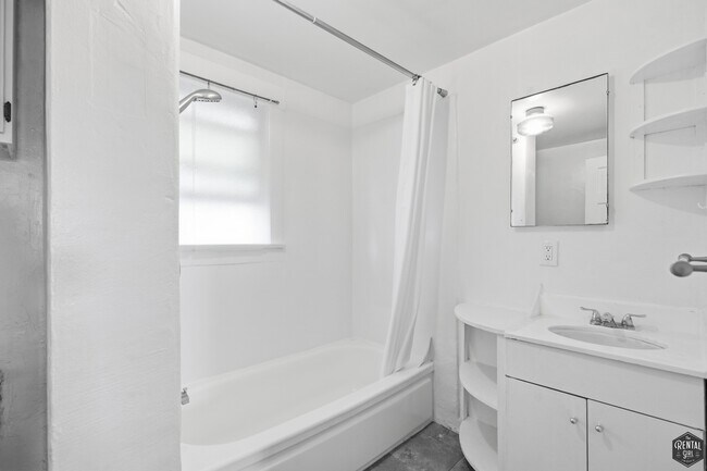 Building Photo - 2808 3rd St