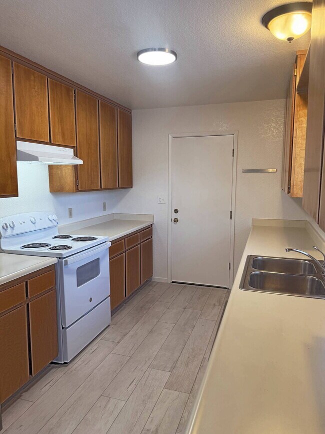 Building Photo - 2BD/2BA Single-Level Home Near Sonoma Plaza | Available Now.