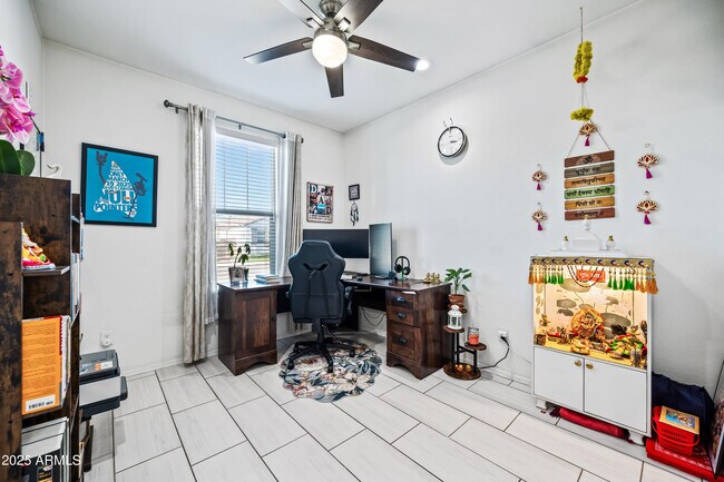 Building Photo - 10829 W Hadley St