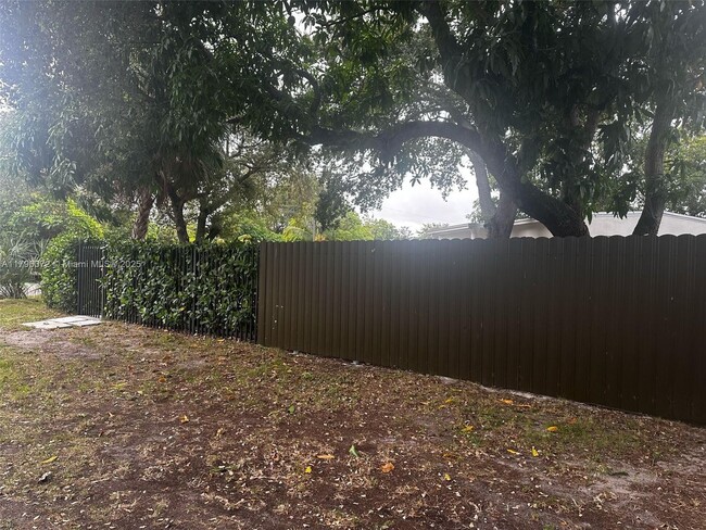 Primary Photo - 12801 Westview Dr