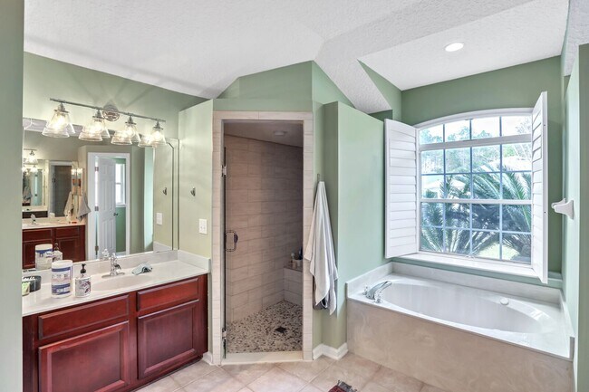Building Photo - 4 bedroom/ 2 bathroom home in Julington Cr...